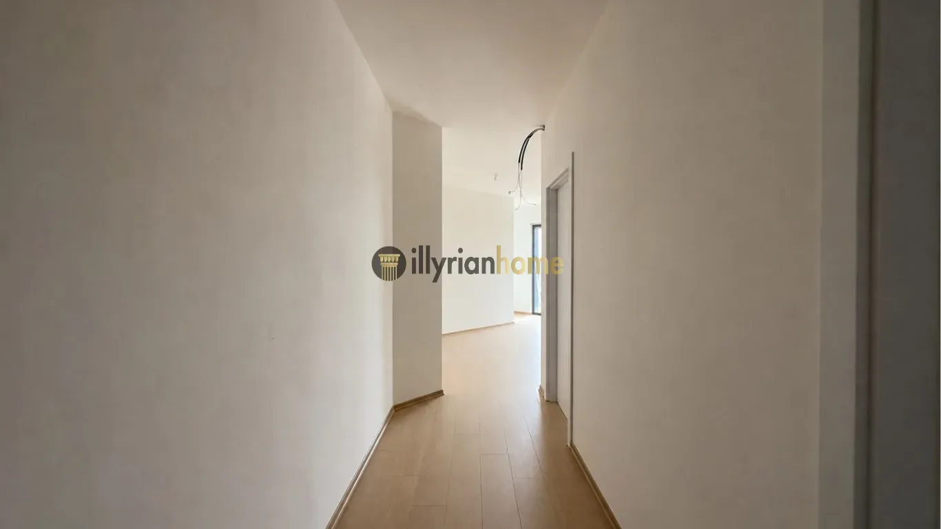 EKSKLUZIVE | SHITET, APARTAMENT 1+1 ME BALLKON TË MADH – RRUGA E DIBRËS, TIRANË
