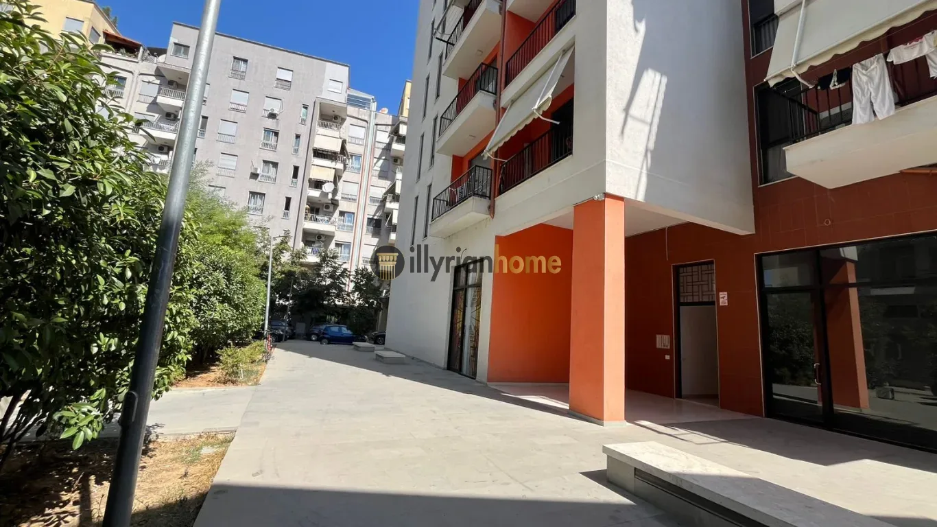 Për Shitje, Vend Parkimi, "21 Dhjetori – Ish Parku", Tiranë.