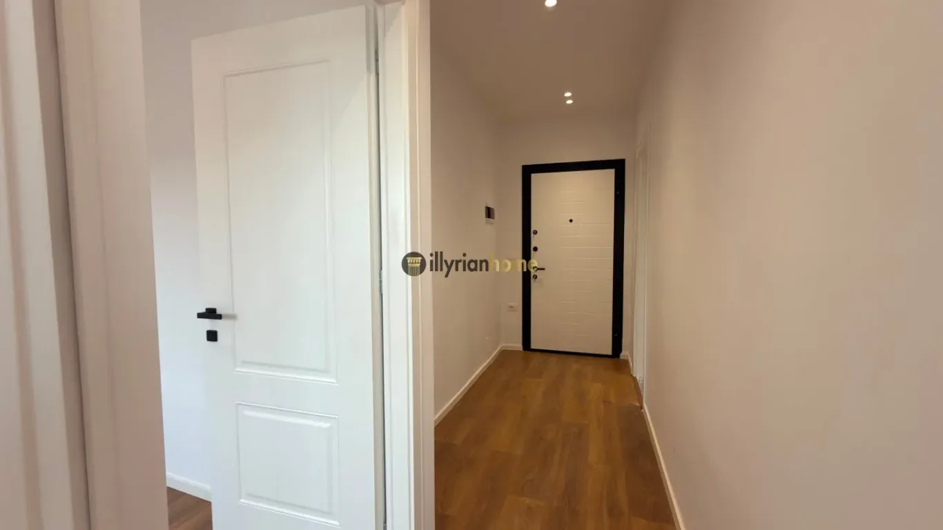 Shitet ,Apartament 1+1+ballkon i restauruar me punime cilësore tek Rruga "Fadil Bodinaku",Ish-Stacioni i Fundit i Tiranës së Re – Ura e Nisharakut 2
