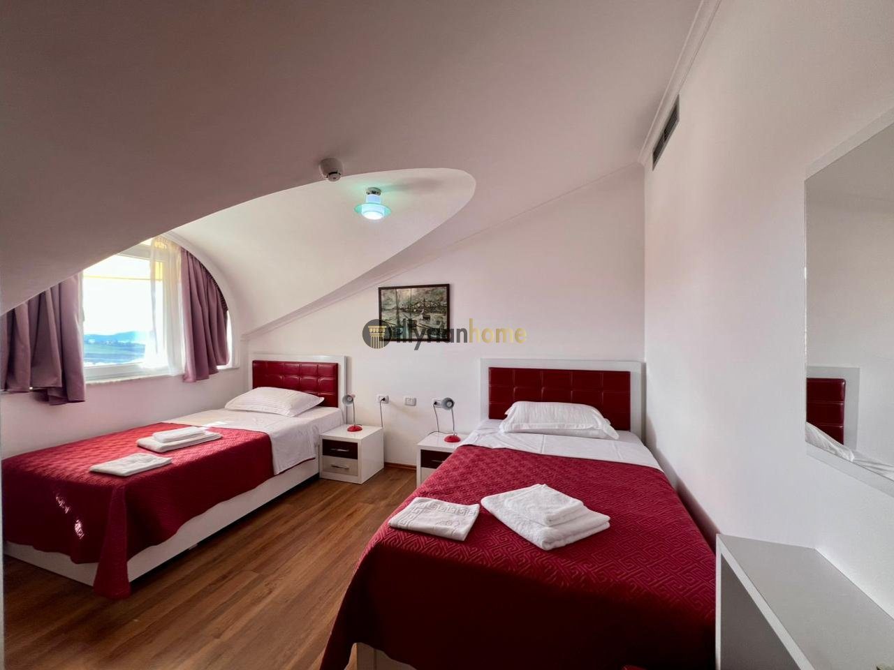 Shitet, Hotel dhe apartamente “Pranë Liqenit të Farkës” ,Tiranë. 2