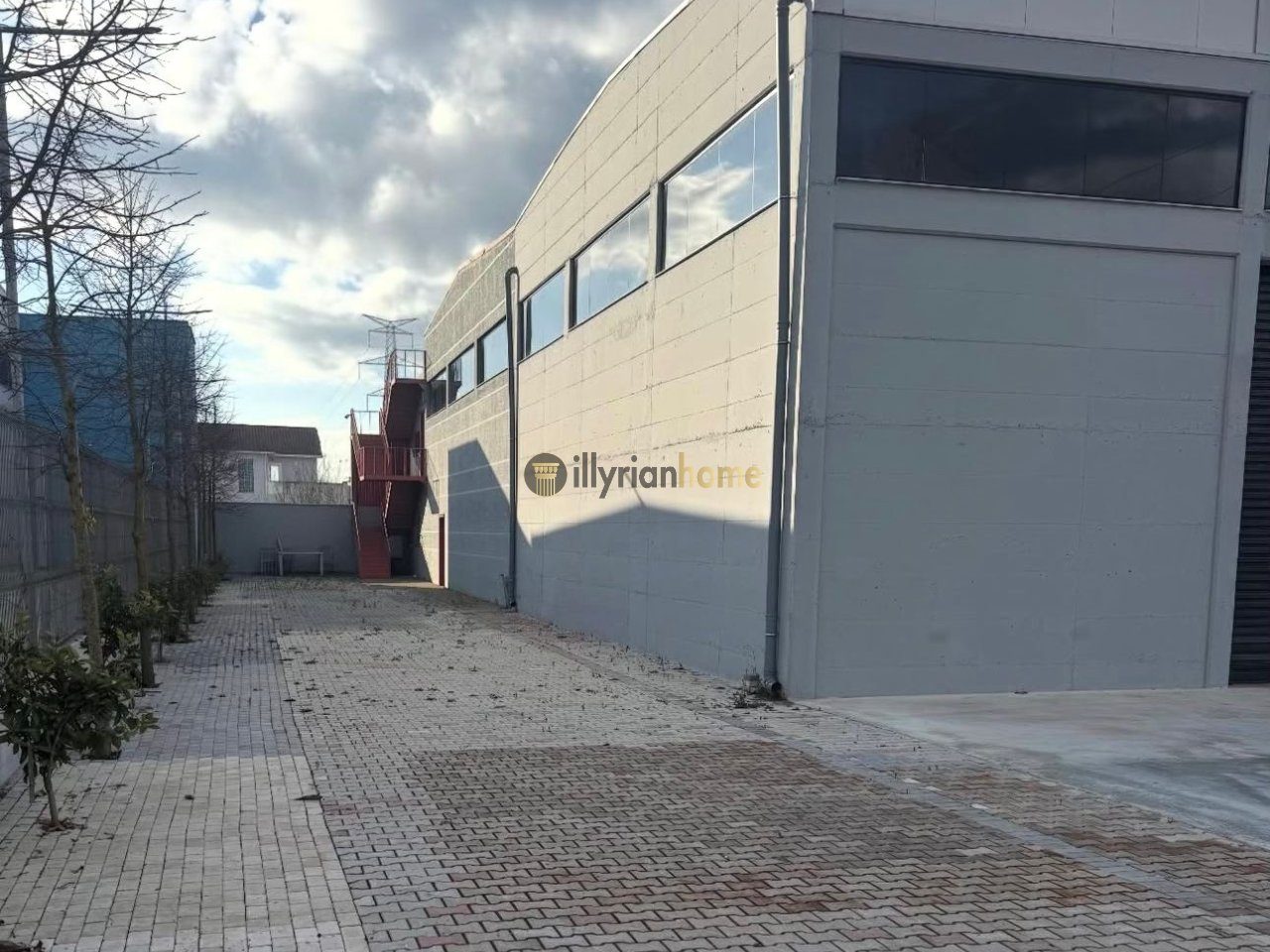 Jepet me Qira Ambient Biznesi - Kapanon + Zyrë | Zonë Industriale Strategjike 2