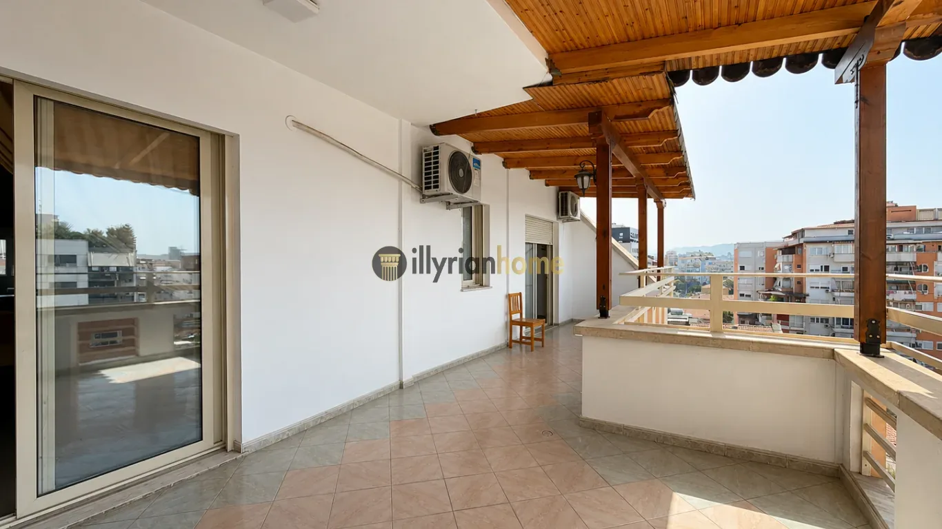 EKSKLUZIVE PËR SHITJE | APARTAMENT 2+1+2 – RRUGA “4 DËSHMORËT ”, TIRANË 4