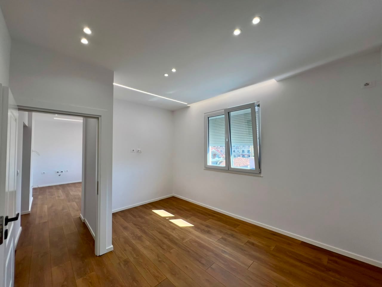 Shitet, Apartament 2+1 rruga ”4 Dëshmorët”, Tiranë. 4