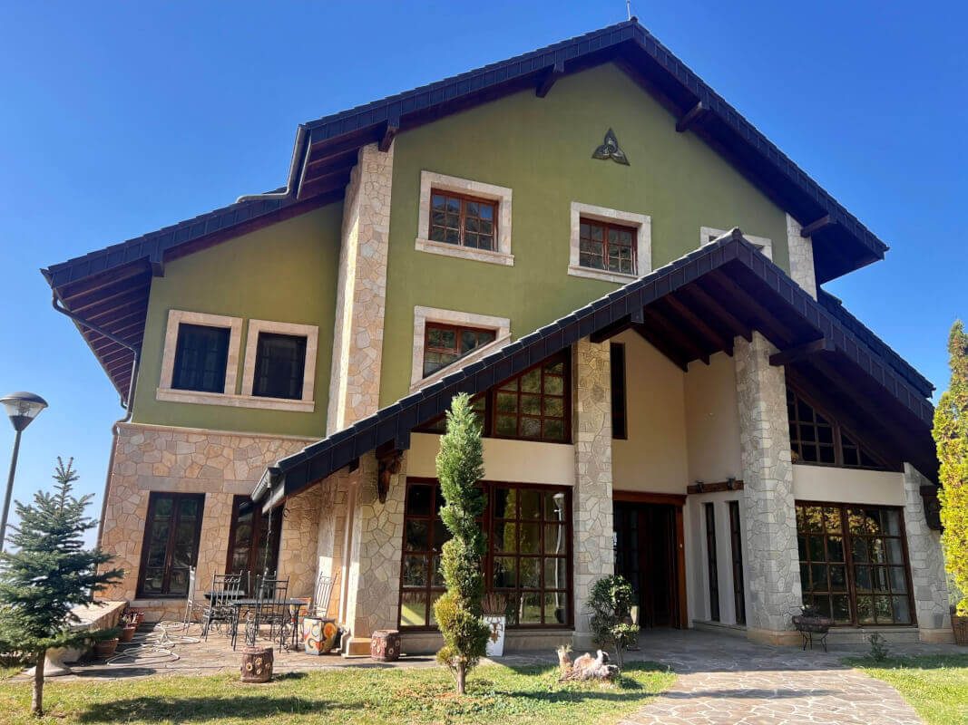 Shitet, Hotel 4- katësh + restorant, Mali i Dajtit – Tiranë 3