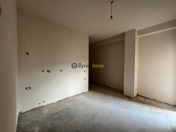 Shitet Apartament 2+1+2 Tualete, Laprakë, Tiranë 2