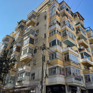 Shitet Apartament 2+1+2 Ballkone, "Rruga e Barrikadave", Tiranë