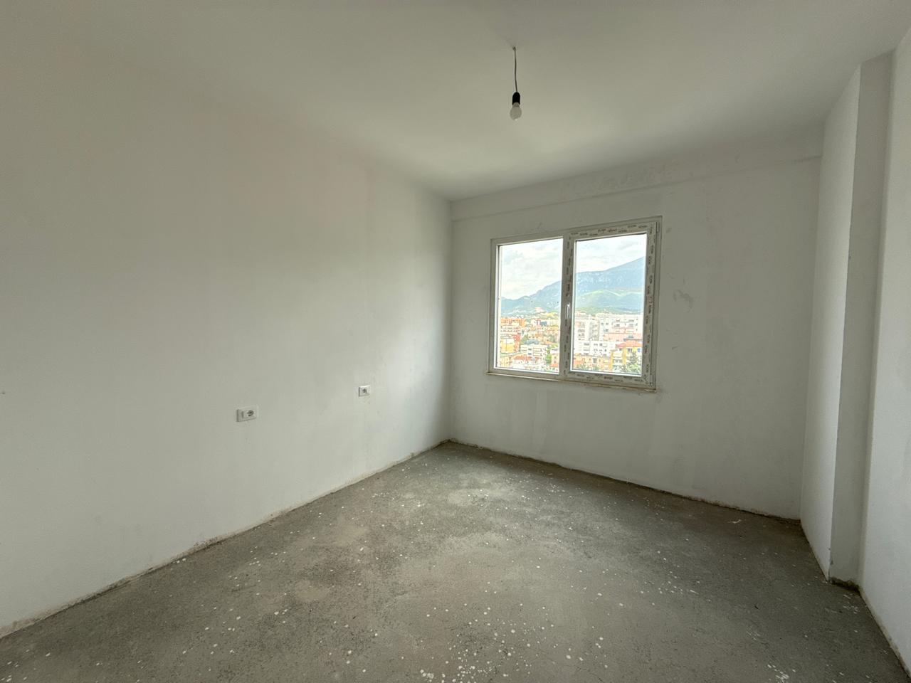 Shitet, Apartament 2+1+ 2 tualete + ballkon , ” Xhamlliku ”, Tiranë. 4