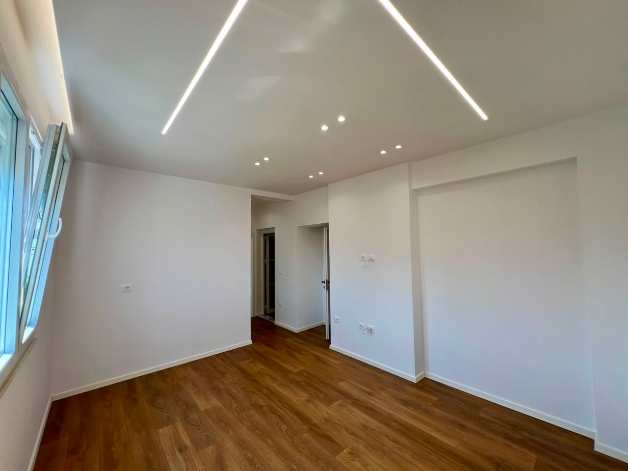 Shitet, Apartament 2+1 rruga ”4 Dëshmorët”, Tiranë. 3