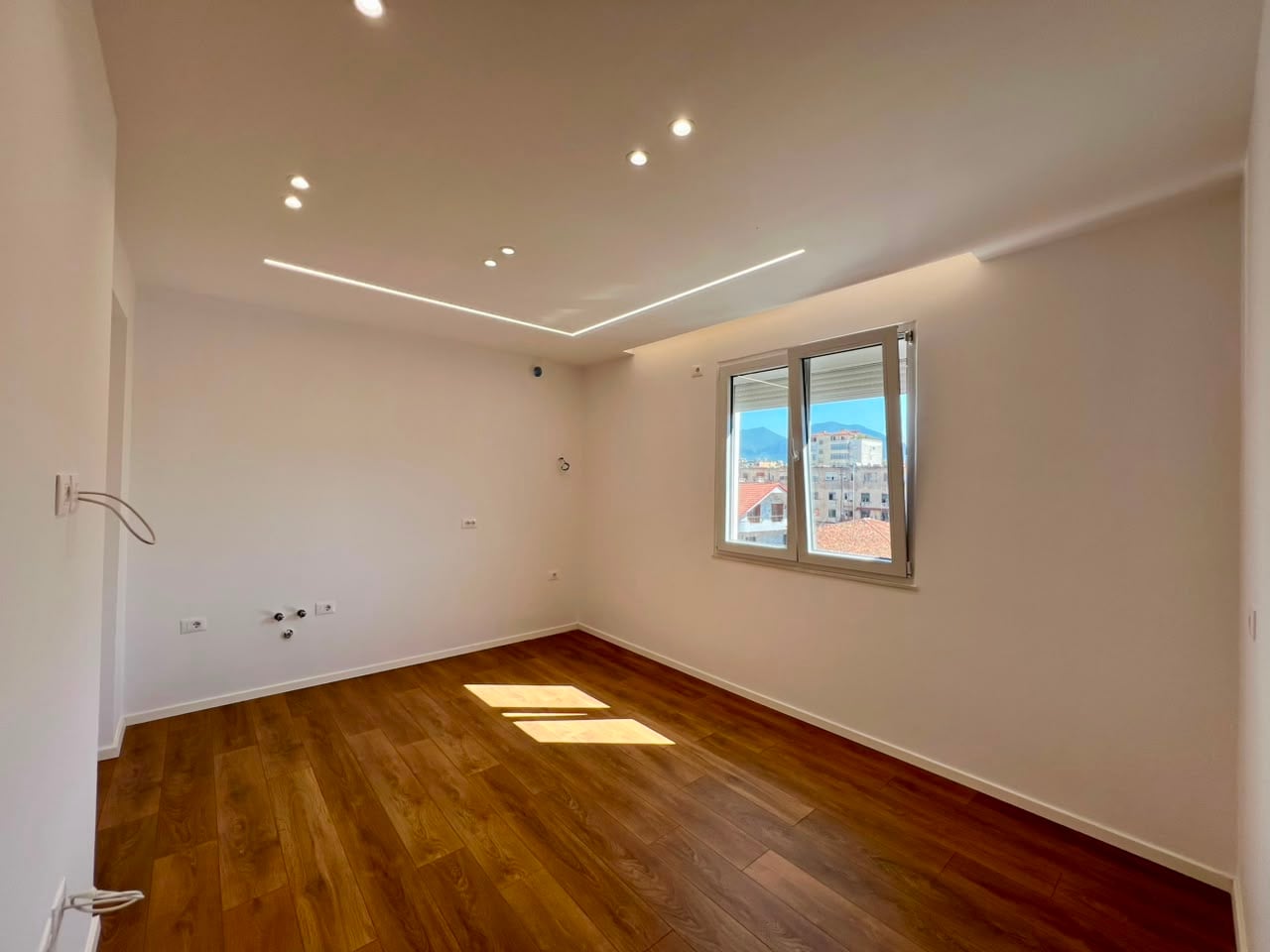 Shitet, Apartament 2+1 rruga ”4 Dëshmorët”, Tiranë. 2