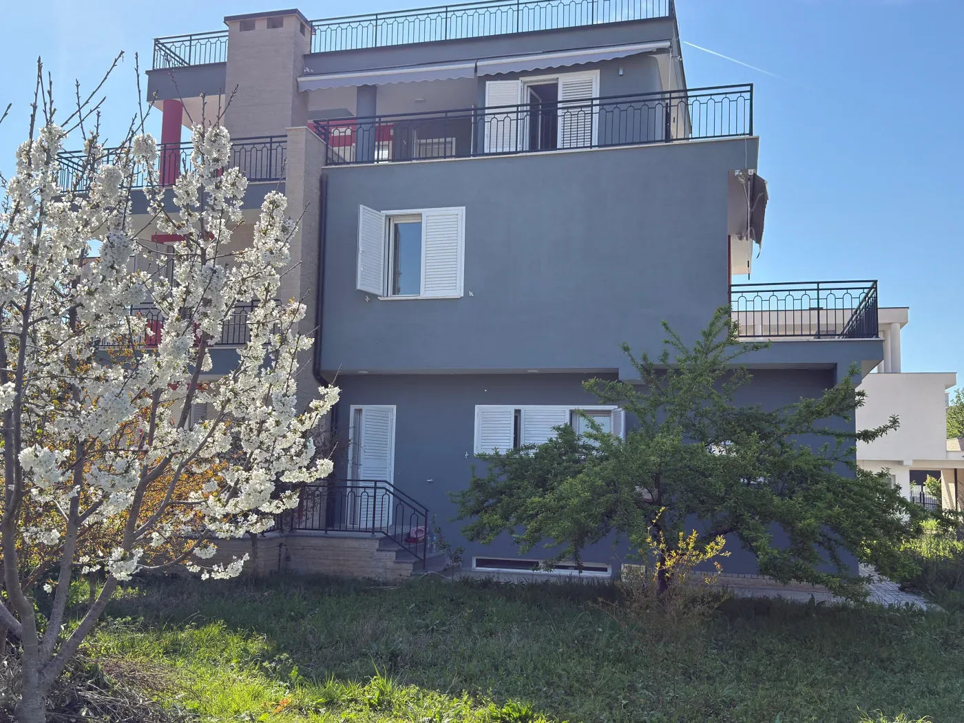 Ekskluzive, jepet me qira, Vilë 2 katëshe " Mjull - Bathore", pranë Teg, Tiranë