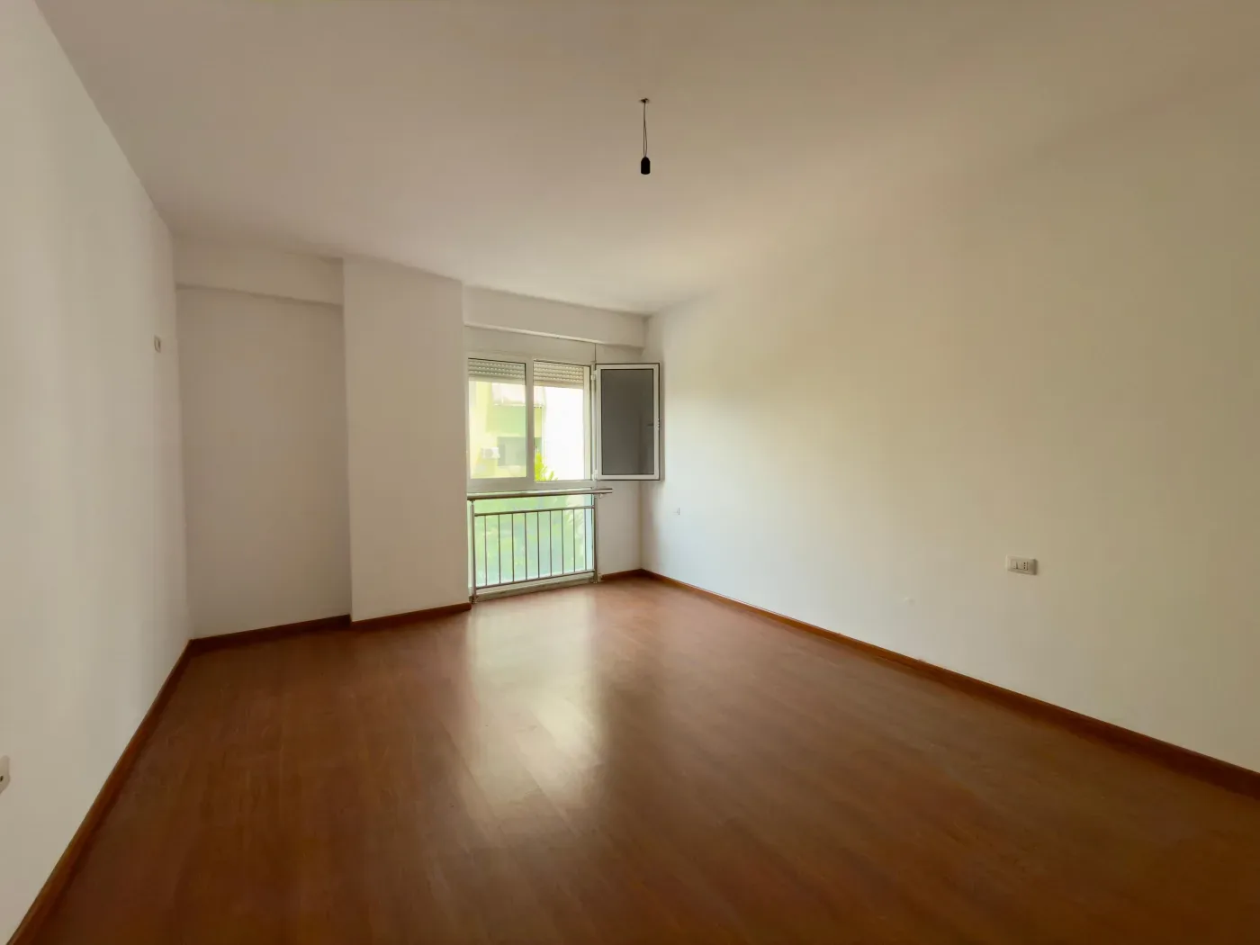 Qira, Apartament 2+1+2 Tualete, ”21 Dhjetori”, Tiranë.