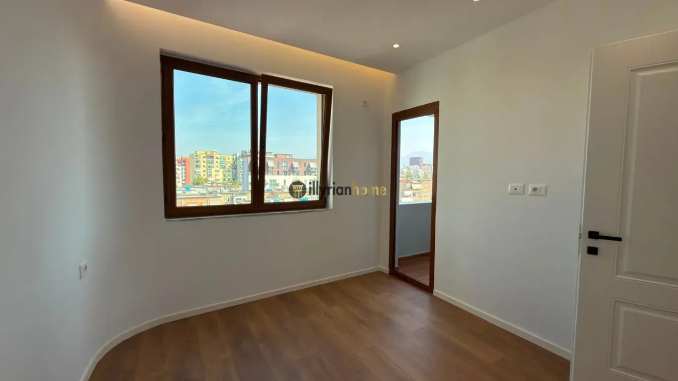 Shitet ,Apartament 2+1 me ballkon i restauruar me punime cilësore tek Rruga "Fadil Bodinaku",Ish-Stacioni i Fundit i Tiranës së Re – Ura e Nisharakut