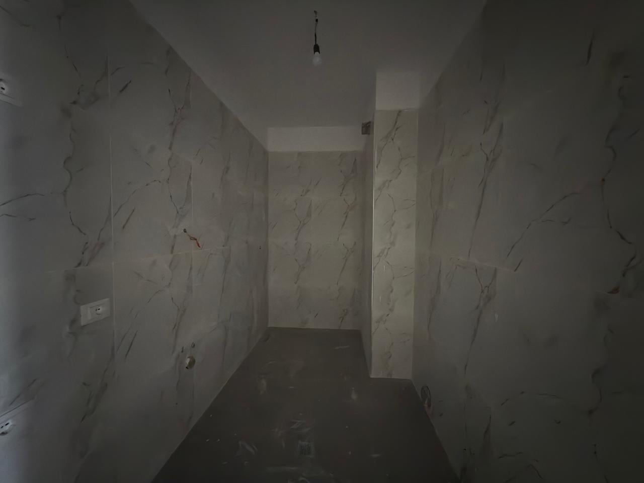 Shitet, Apartament 2+1+ 2 tualete + ballkon , ” Xhamlliku ”, Tiranë.