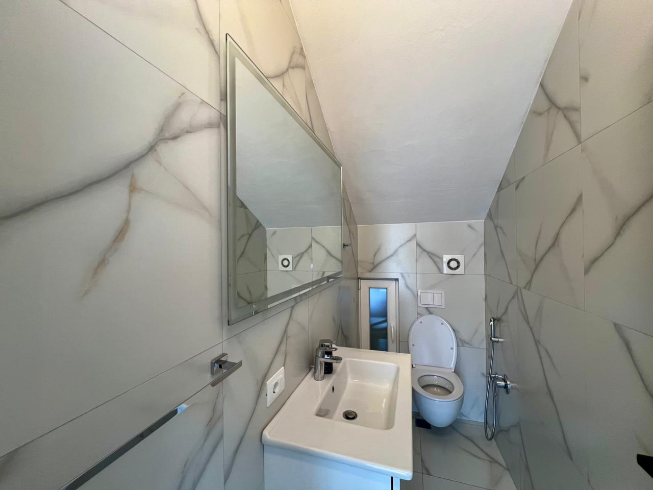 Qira, Vilë 3 Katëshe "Mjull Bathore", Tiranë 3