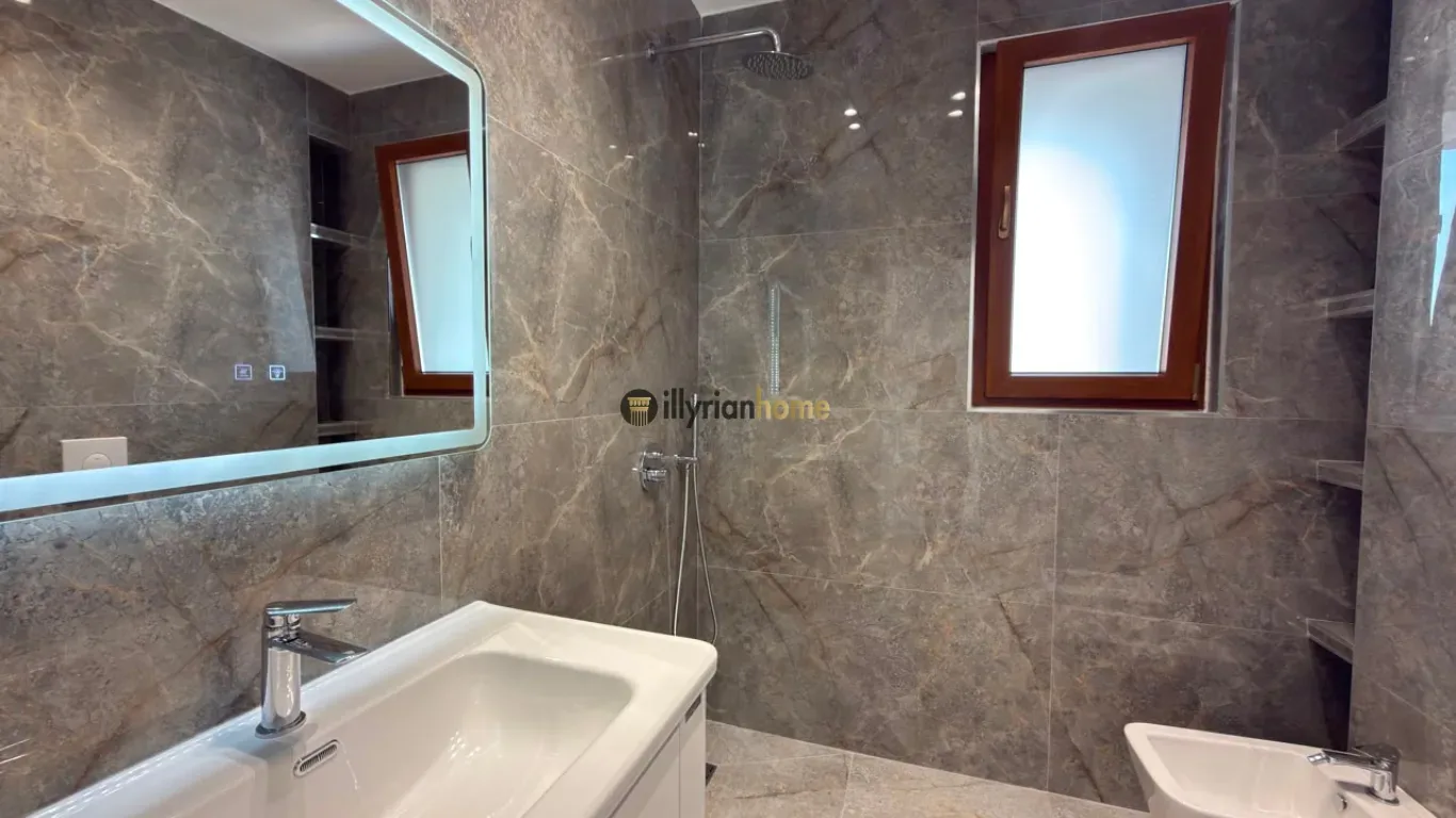 Shitet ,Apartament 2+1 me ballkon i restauruar me punime cilësore tek Rruga "Fadil Bodinaku",Ish-Stacioni i Fundit i Tiranës së Re – Ura e Nisharakut 4