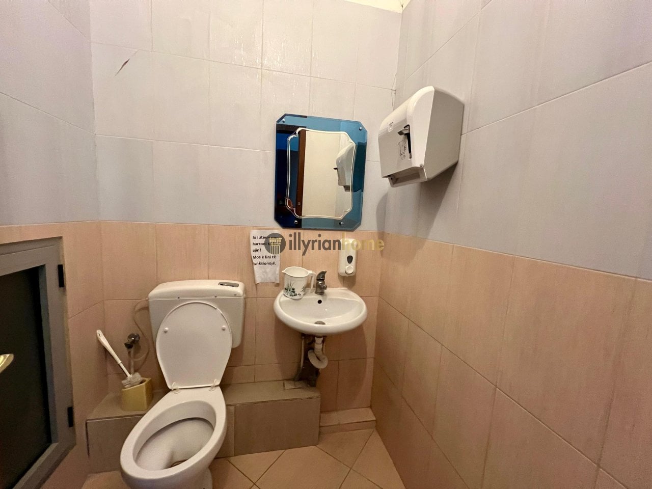 Qira, Ambient Biznesi “Pazari i Ri”, Tiranë. 4