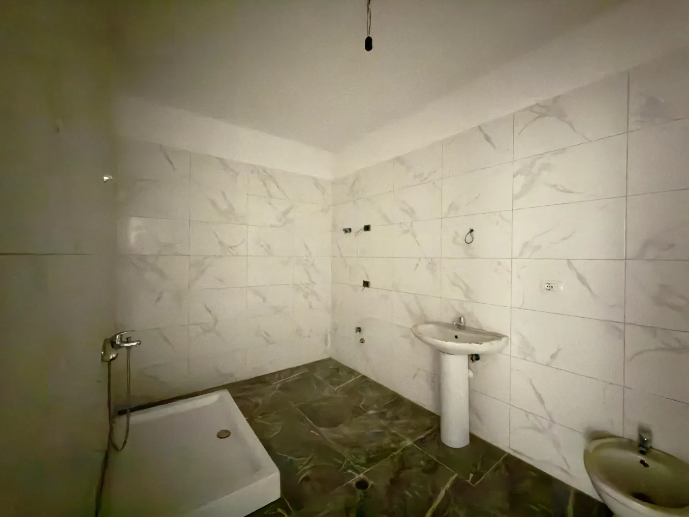 Qira, Apartament 2+1+2 Tualete, ”21 Dhjetori”, Tiranë. 3