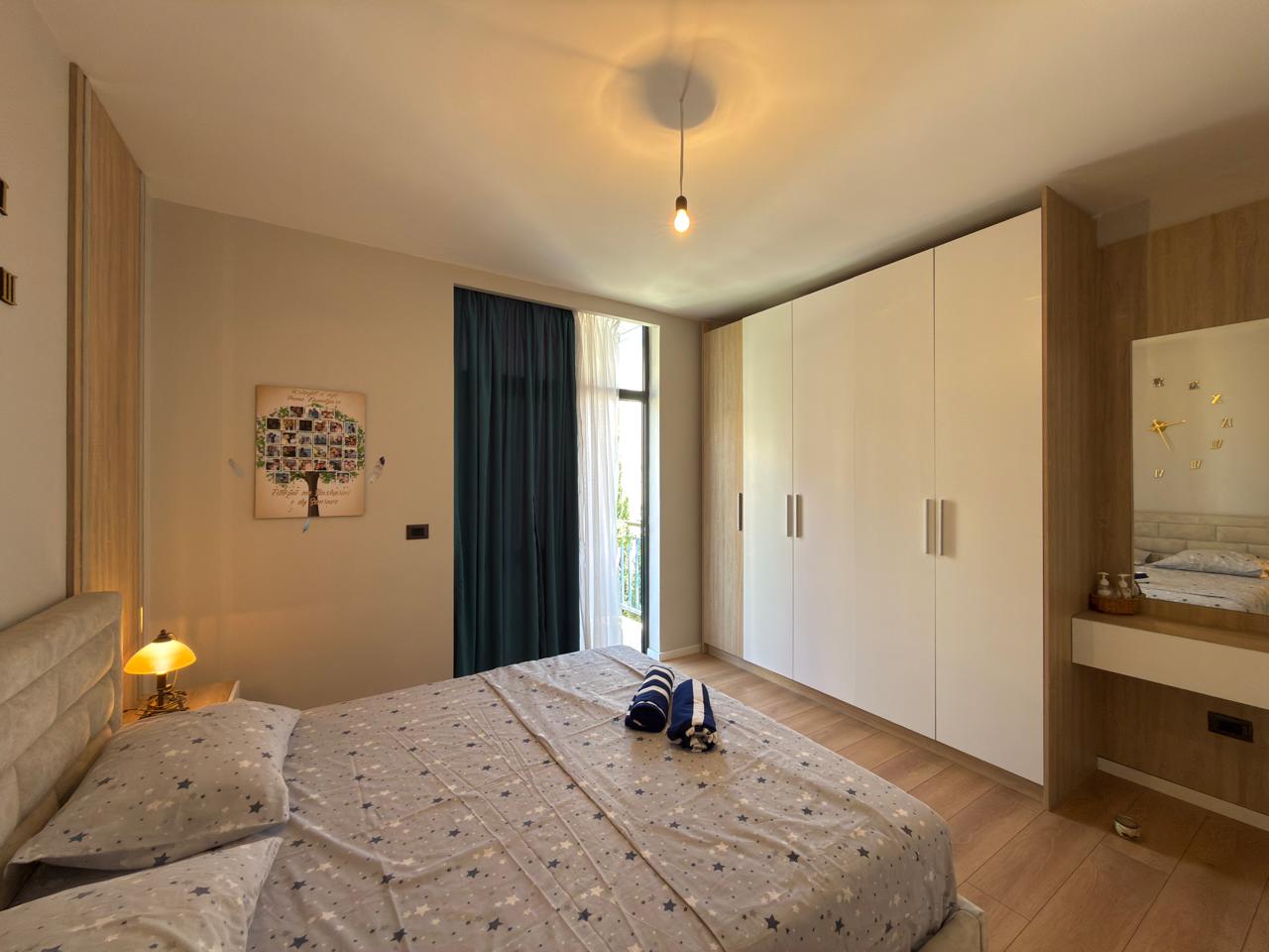 Jepet me qira apartament 1+1 në Golem | Pallat i ri me ashensor