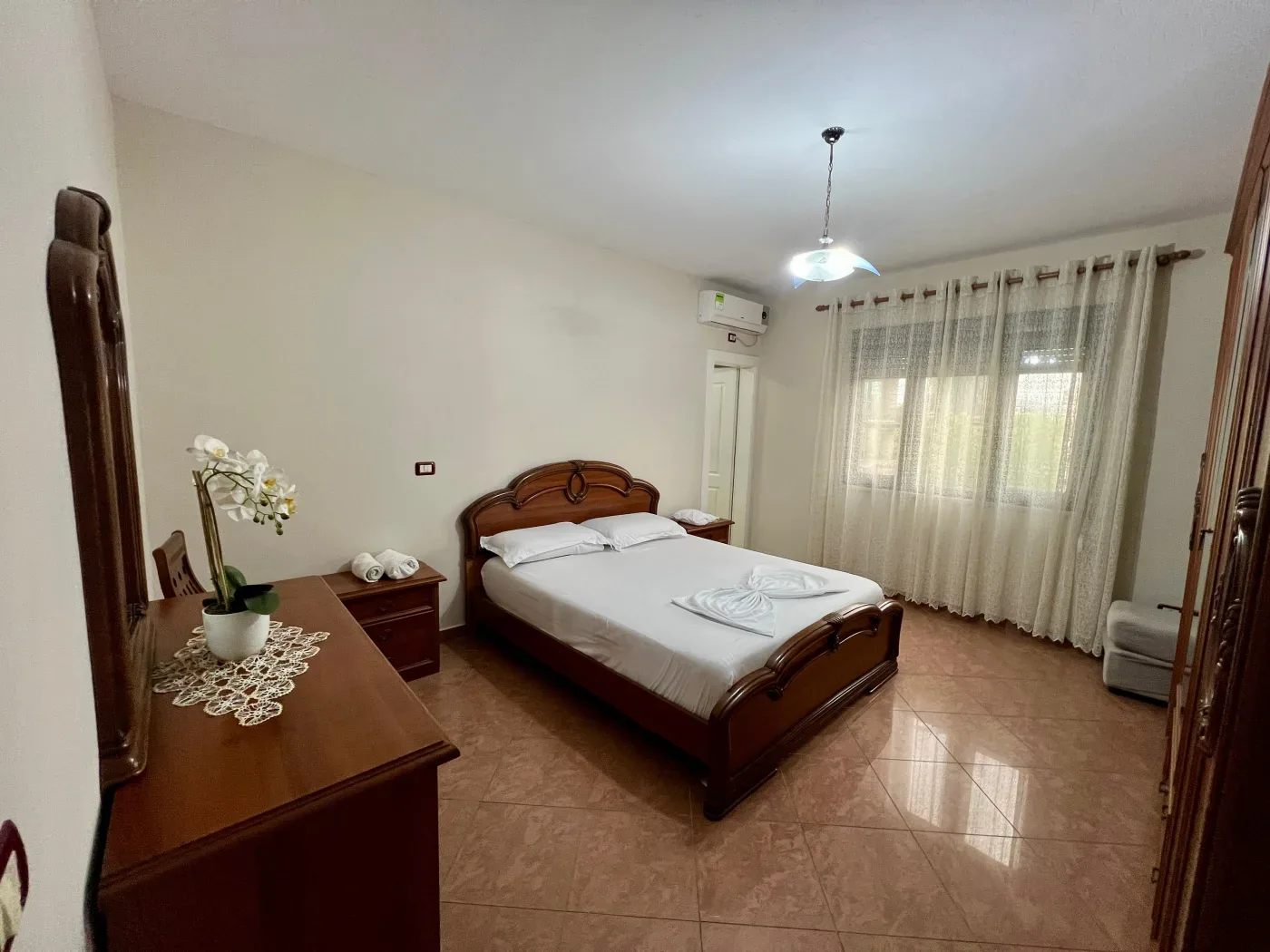 Qira, Apartament 2+1+2 tualete, ”Rruga e Kavajës”, Tiranë. 4