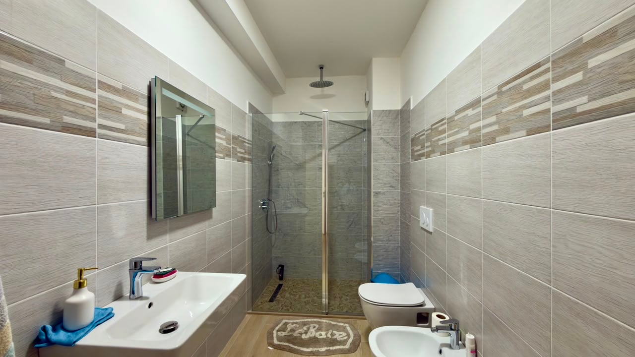 Ekskluzive, Shitet, Apartament 3+1+ 2 Ballkone + Grazh, ” Selitë ”, Tiranë.