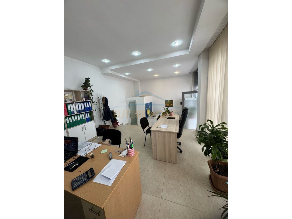 Shitet, Ambient Biznesi, Rruga e Bogdanëve 2