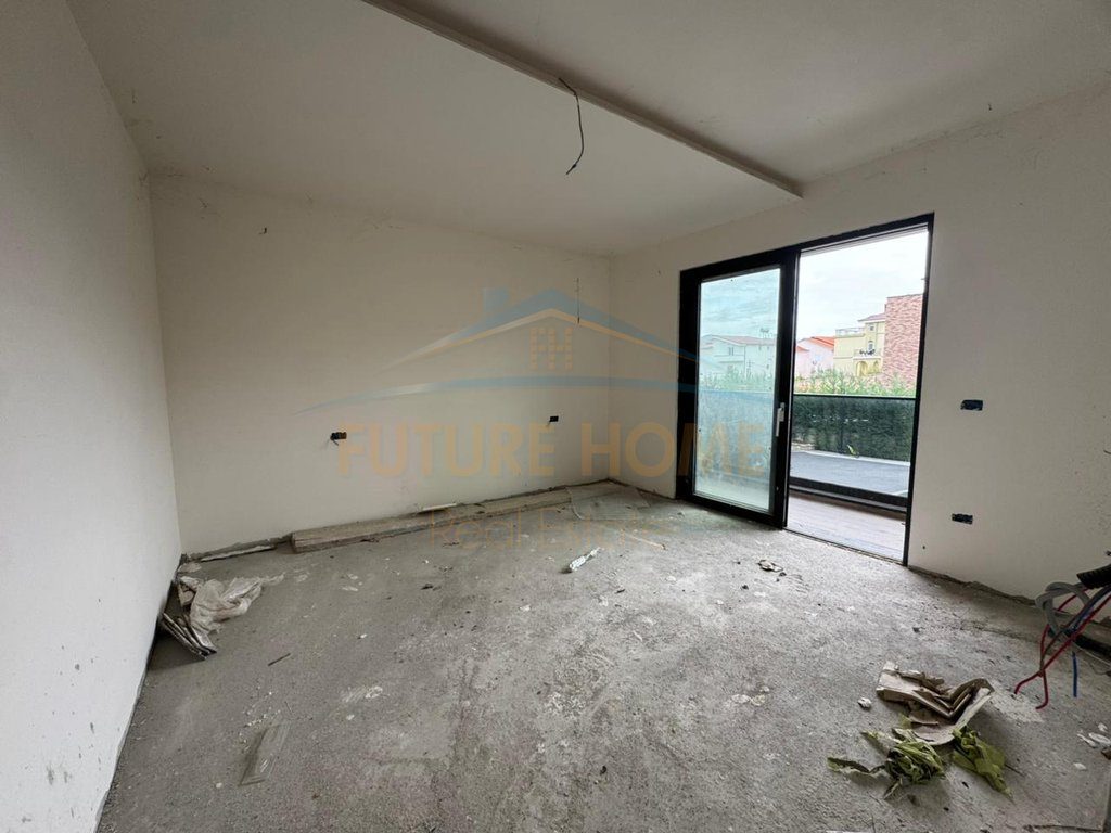 Shitet, Vilë 3-Katëshe+ 1 Kat Nëntokë, Primavera Residence, Mjull Bathore 3
