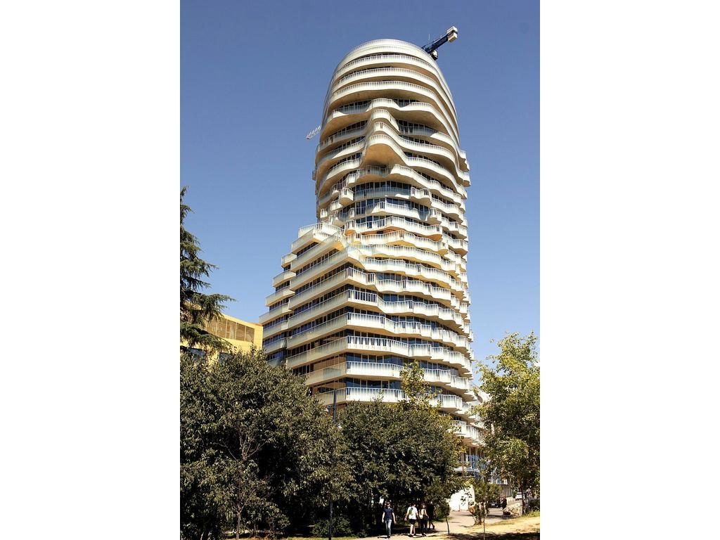 Shitet, Apartament 2+1+2+ Post Parkim, Tirana's Rock Tower, Qendër, Tiranë