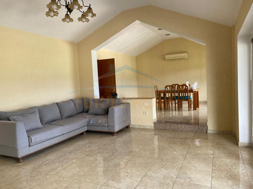Shitet, Penthouse + 2 Poste Parkimi, Liqeni i Thatë