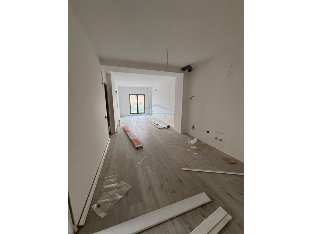 Qera, Apartament 2+1+2, Rruga e Barrikadave 4