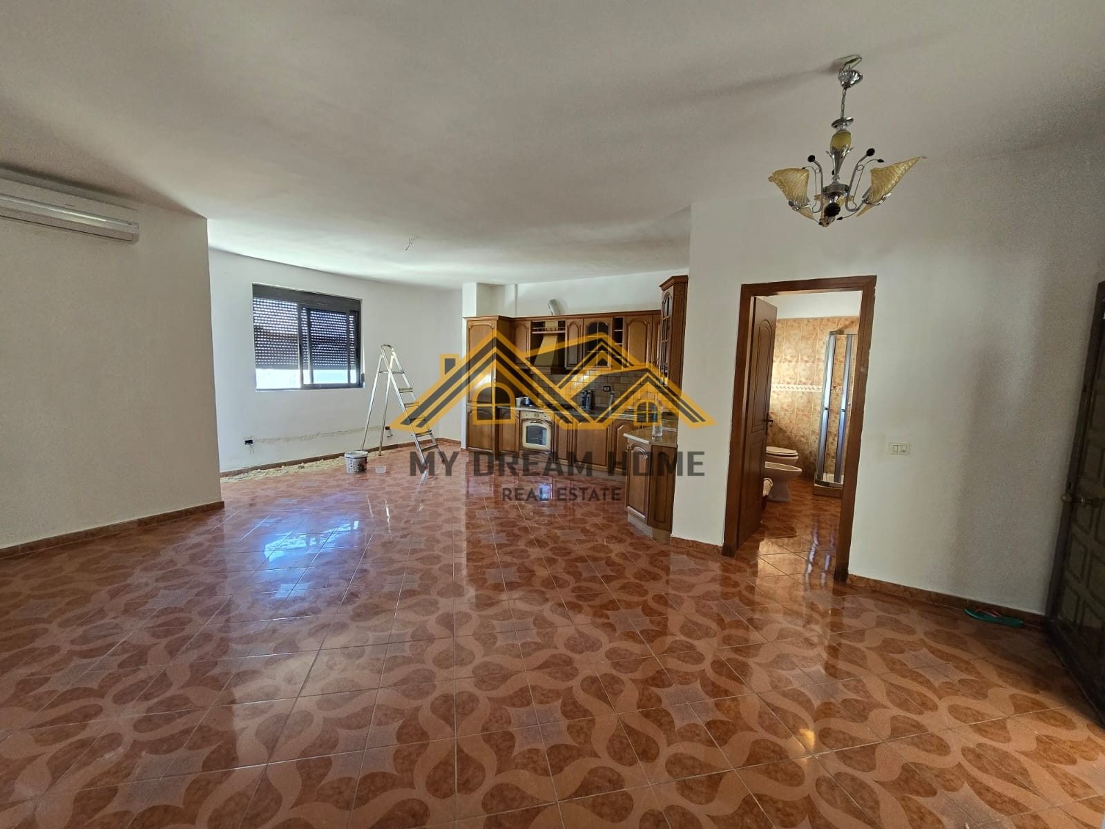 SHITET APARTAMENT 2+1+2 TEK STADIUMIT DURRES! 4