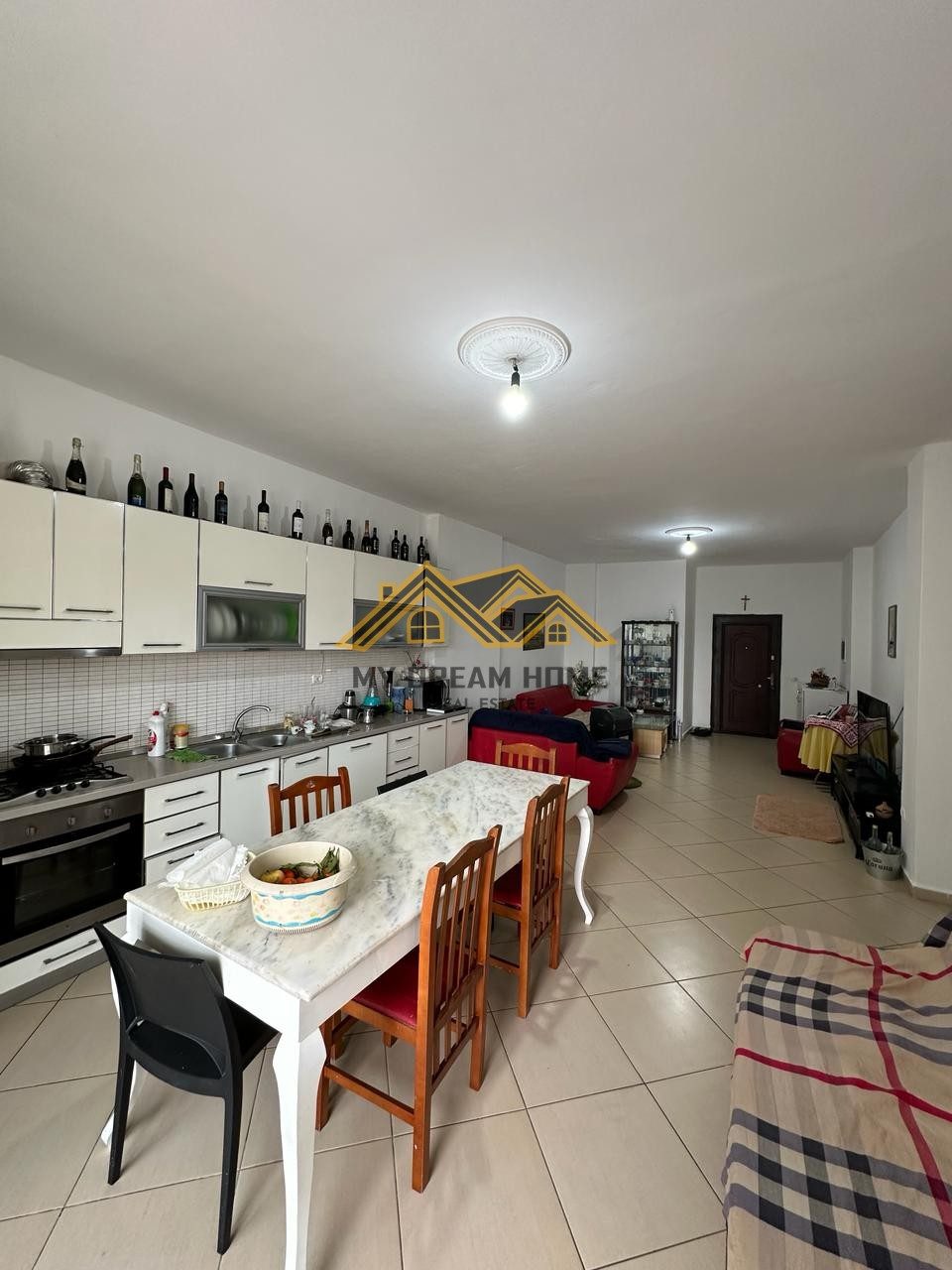 SHITET APARTAMENT 2+1+ VERAND TEK ZONA E TREGUT INDUSTRIAL!