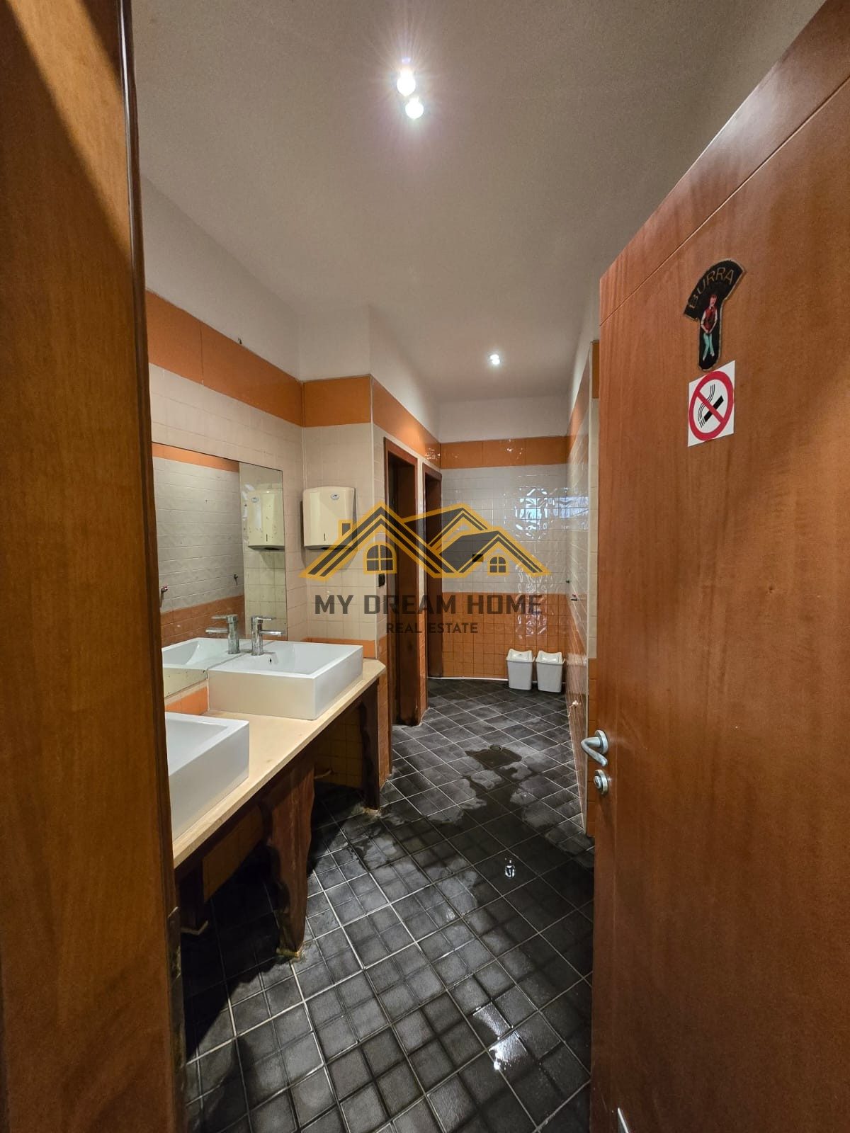 SHITET NJESI BIZNESI , NE PLAZH, PRAN HOTEL PALACE! 4
