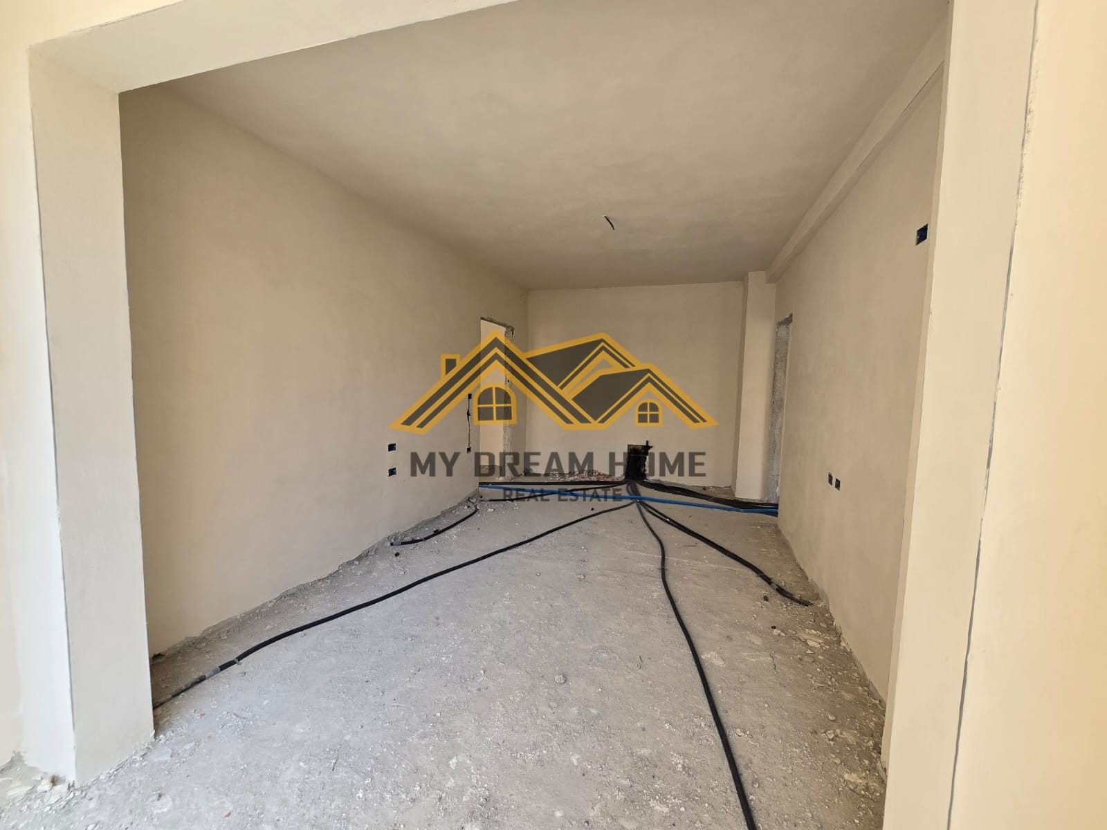 SHITET APARTAMENT 2+1+2T+2B NE QENDER DURRES! 4