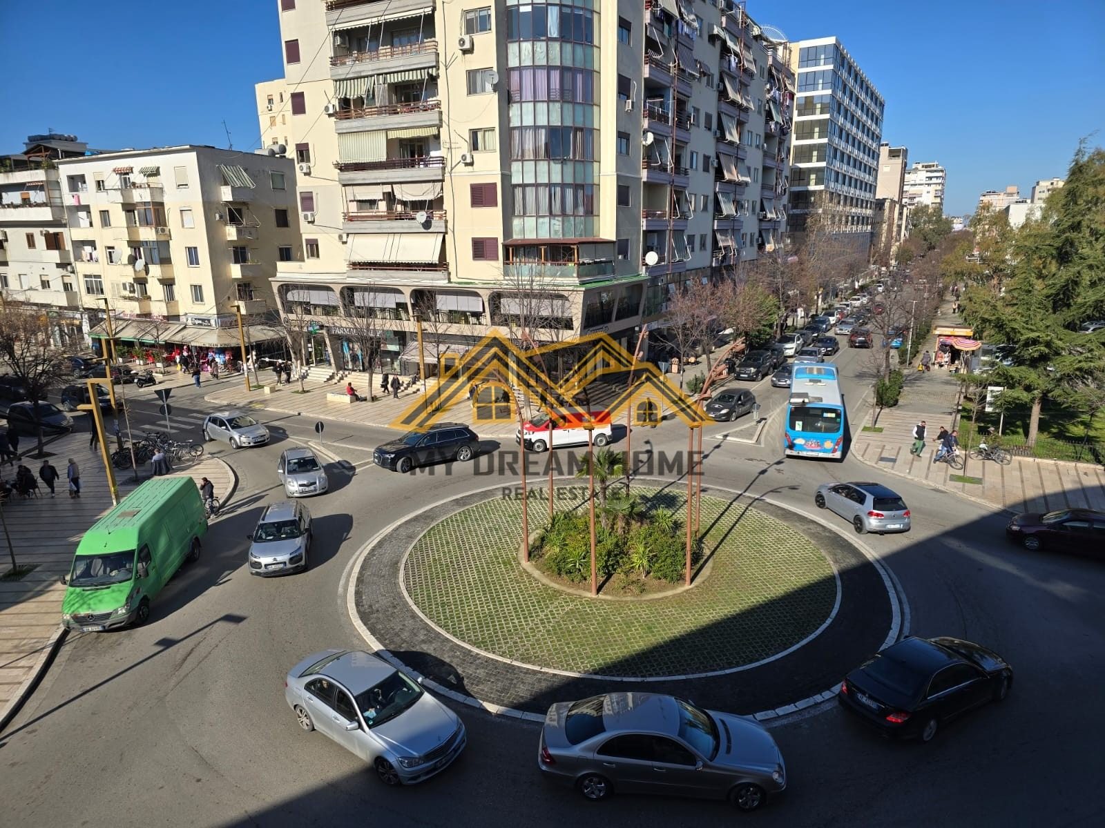 SHITET APARTAMENT 2+1 NE QENDER DURRES! 3