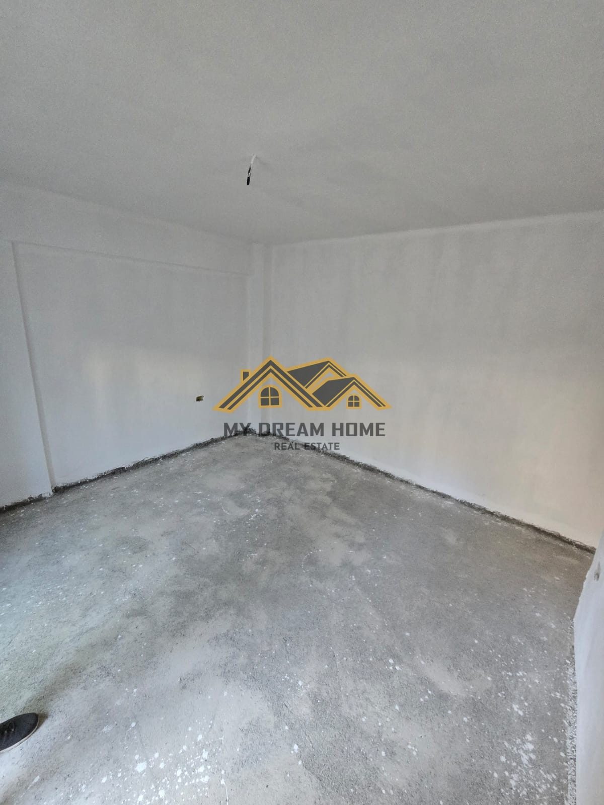 SHITET APARTAMENT 2+1 , PRANE SHKOLLES 2 GJELAT, DURRES. 3