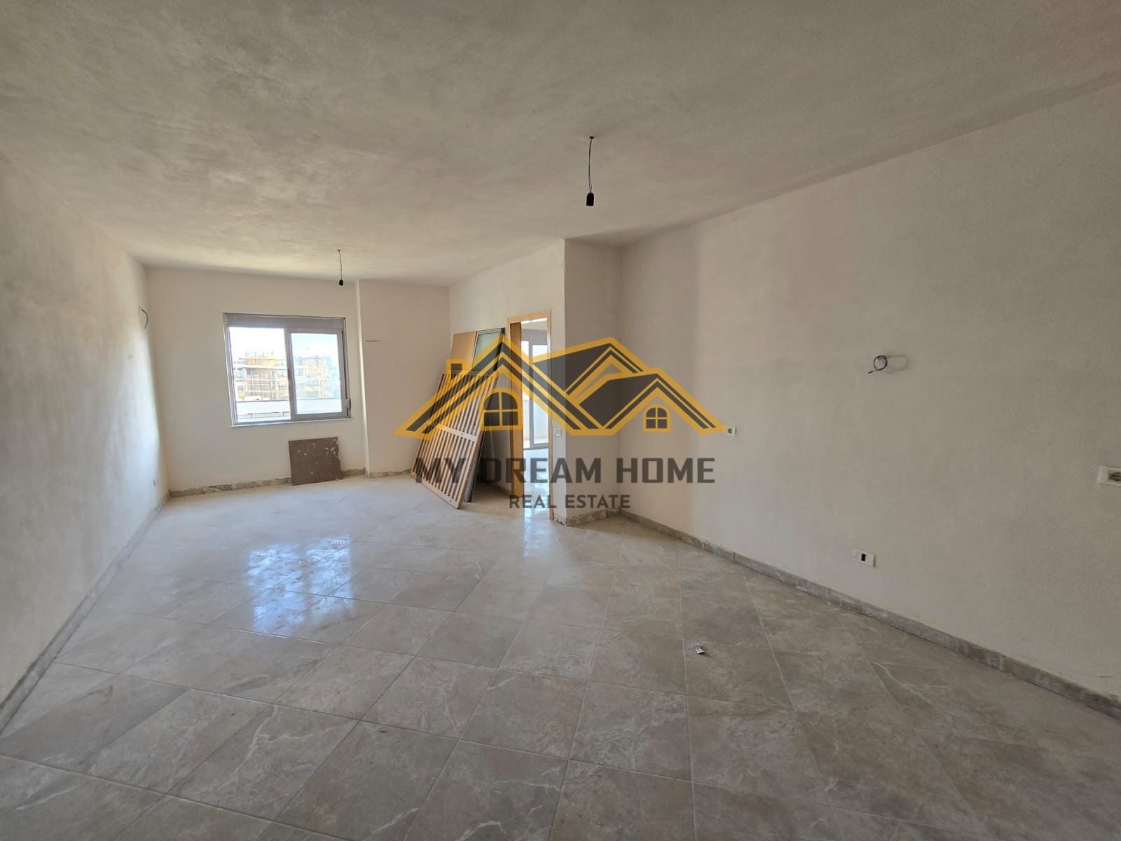 SHITET APARTAMENT 1+1 TEK KOMPLEKS JEDAS QENDER DURRES 3