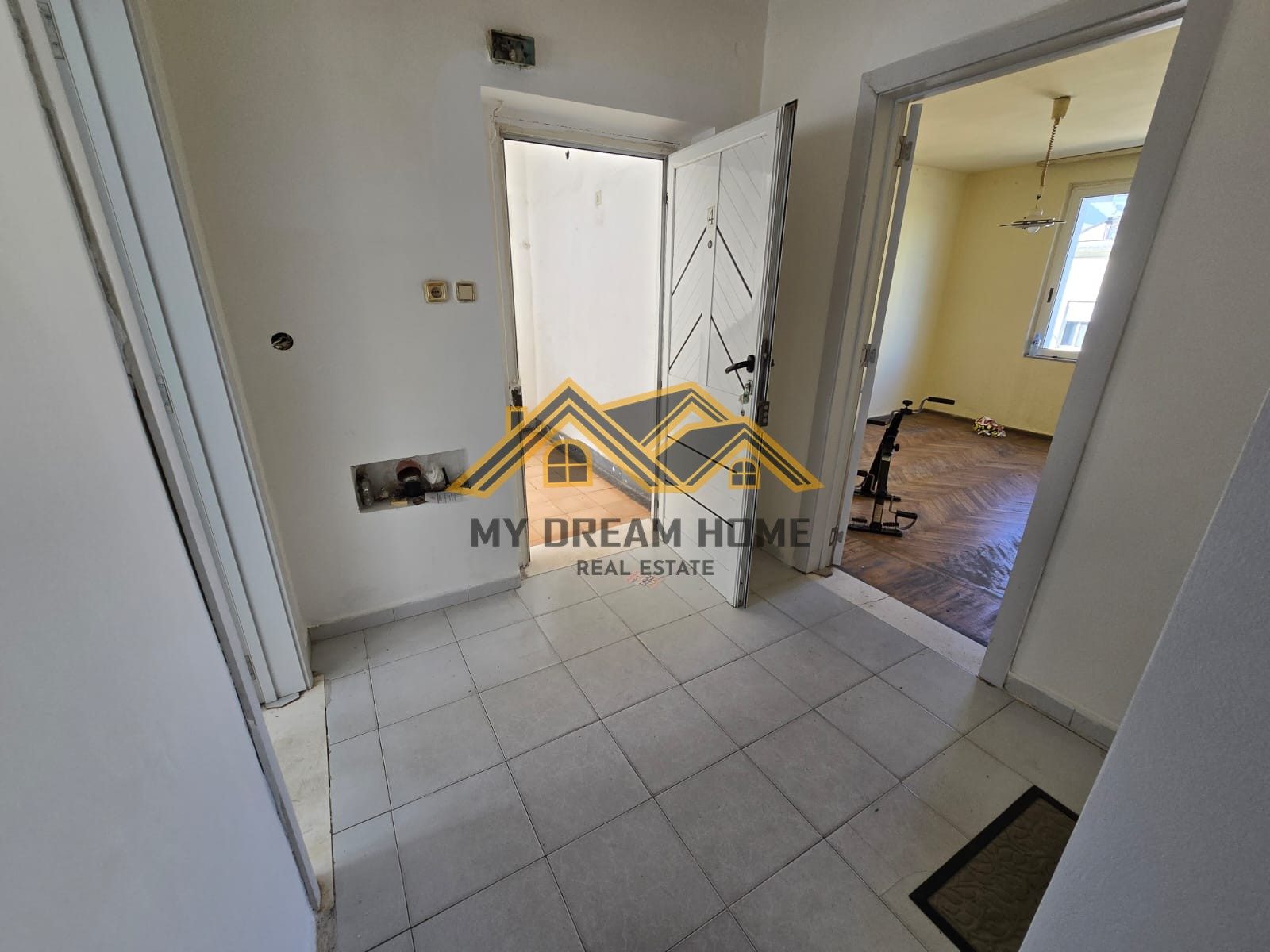 SHITET APARTAMENT 2+1 NE QENDER DURRES! 3