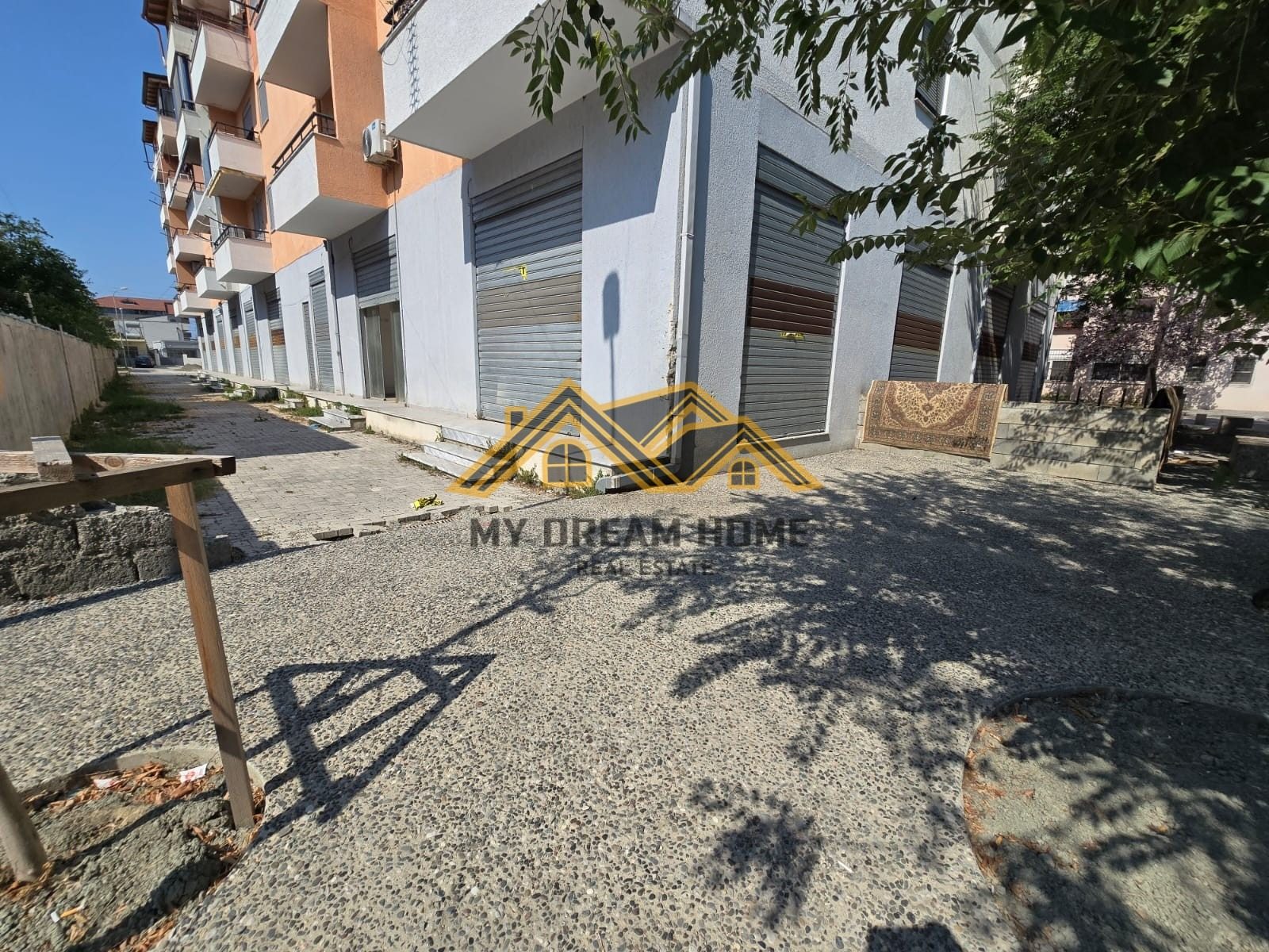 SHITET AMBIENT BIZNESI TEK VALA PARK NE DURRES!