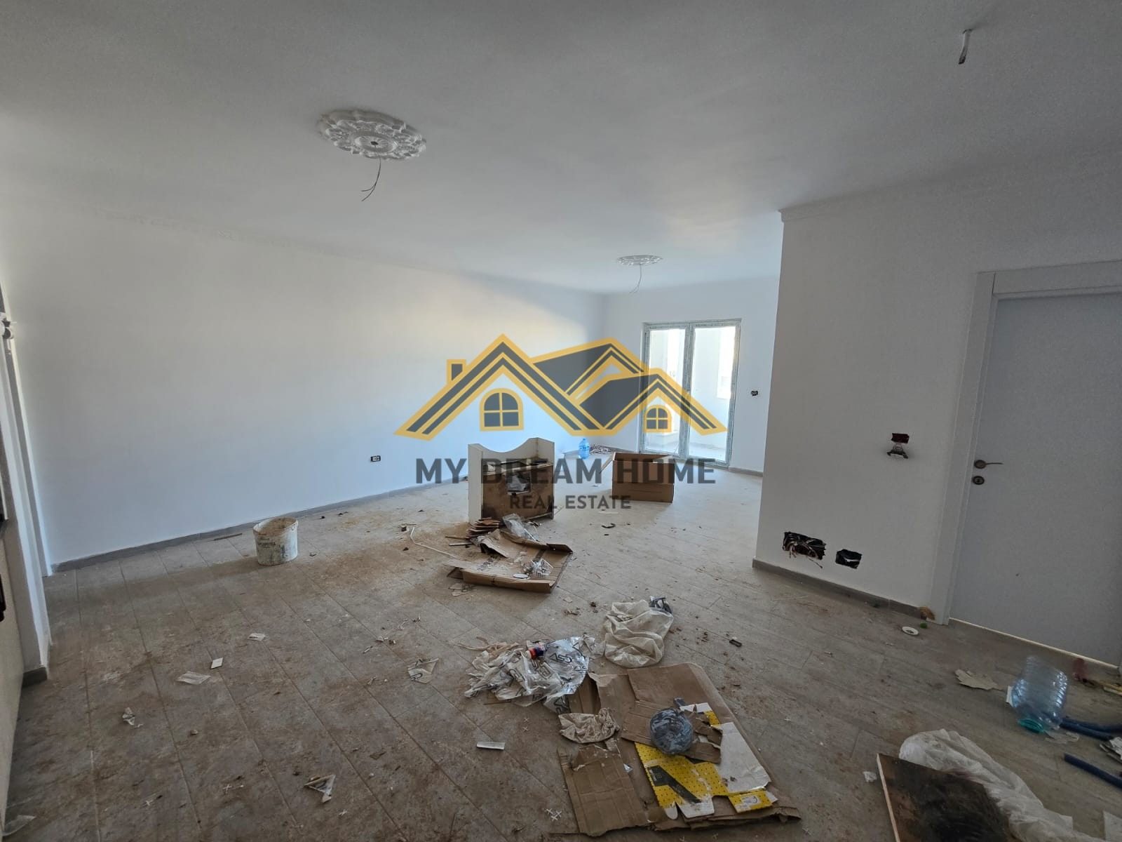 SHITET APARTAMENT 2+1 QENDER DURRES 3