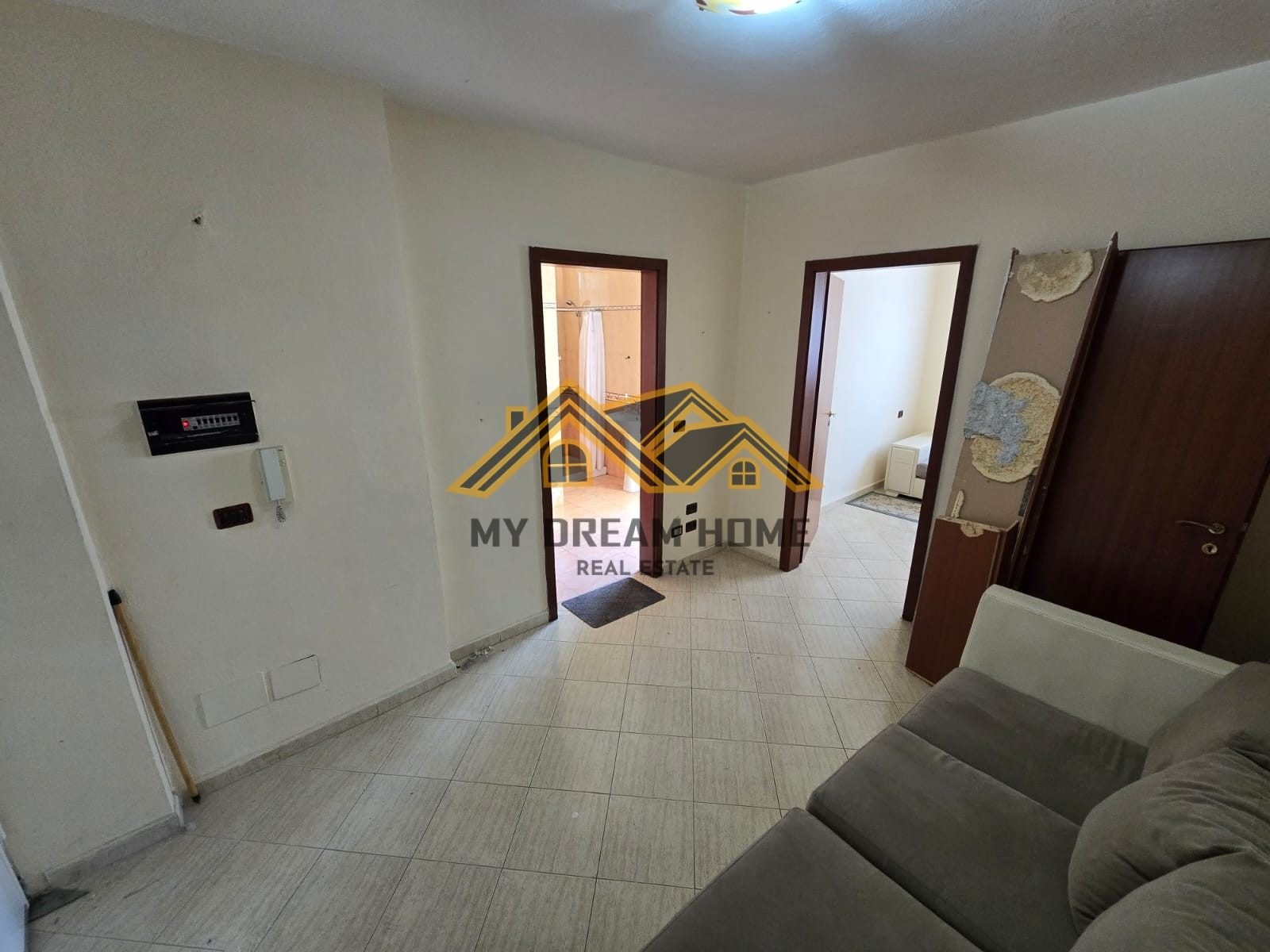 SHITET APARTAMENT 1+1 NE HYRJEN E DURRËSIT, PRANË UJËSJELLËSIT 4