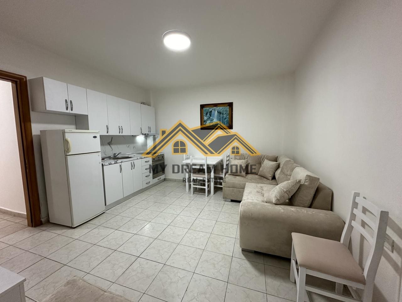 SHITET APARTAMENT 1+1 TEK SHKOLLA BAJRAM CURRI PLAZH,DURRES!