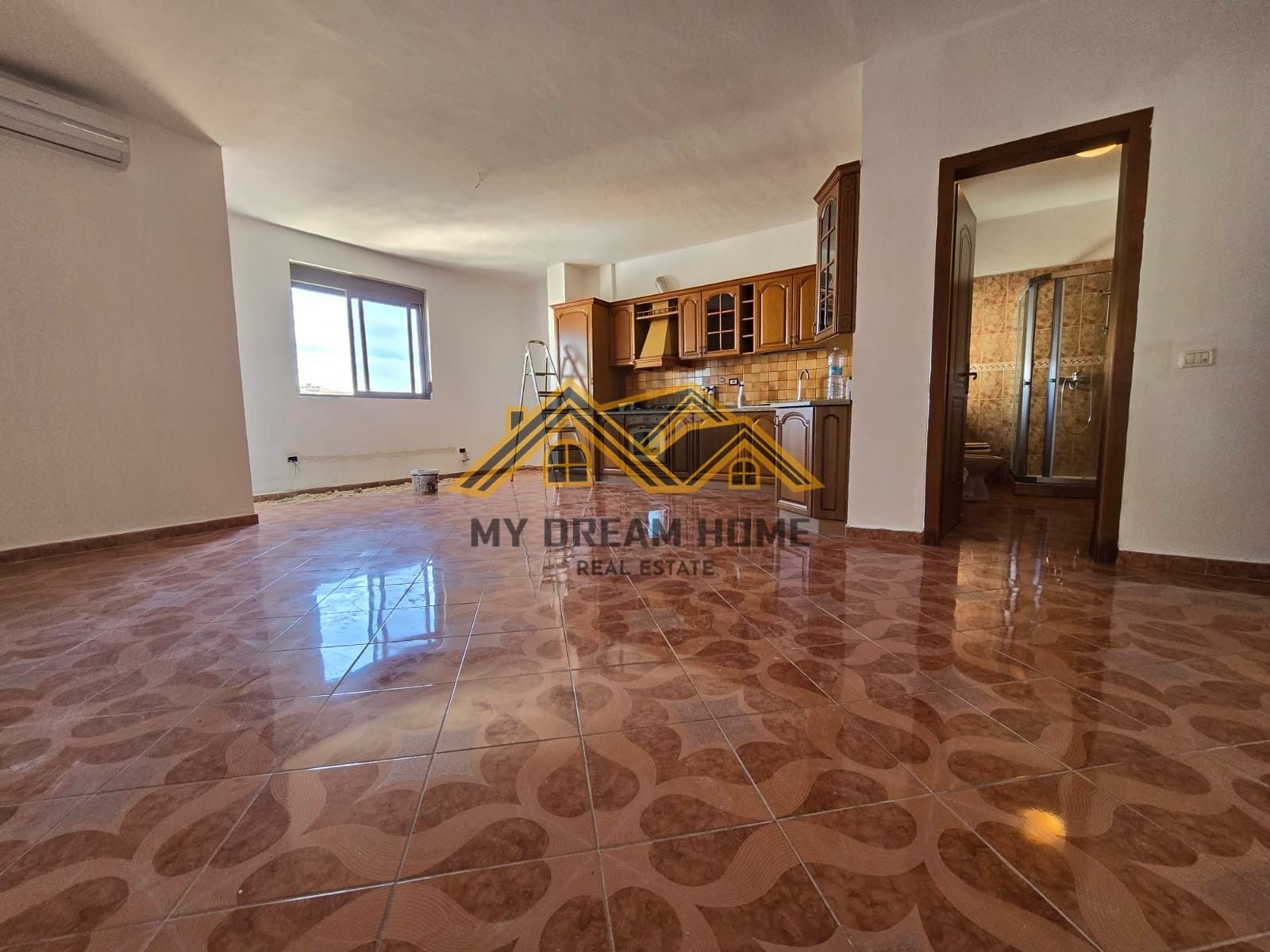 SHITET APARTAMENT 2+1+2 TEK STADIUMIT DURRES!