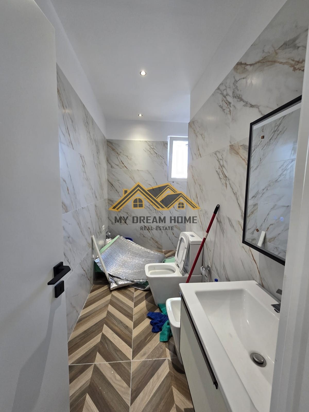 Apartament 2+1+2 Për Shitje në Golem! 3