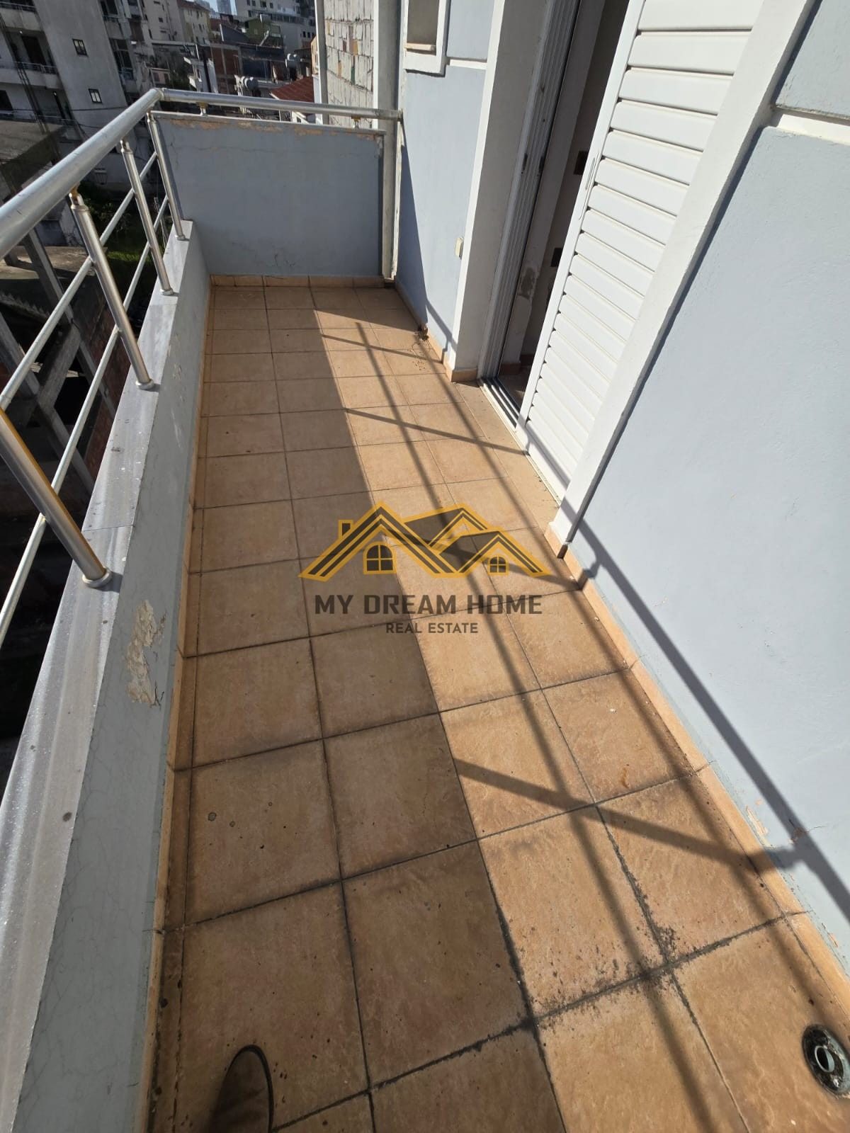 SHITET PALLAT 5 KATESH NE DURRES!