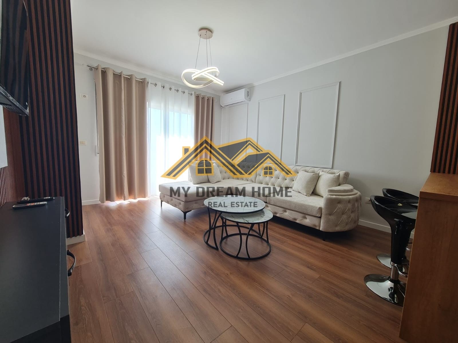 SHITET APARTAMENT NE PLAZH , I MOBILUAR NE DETAJE ! 4