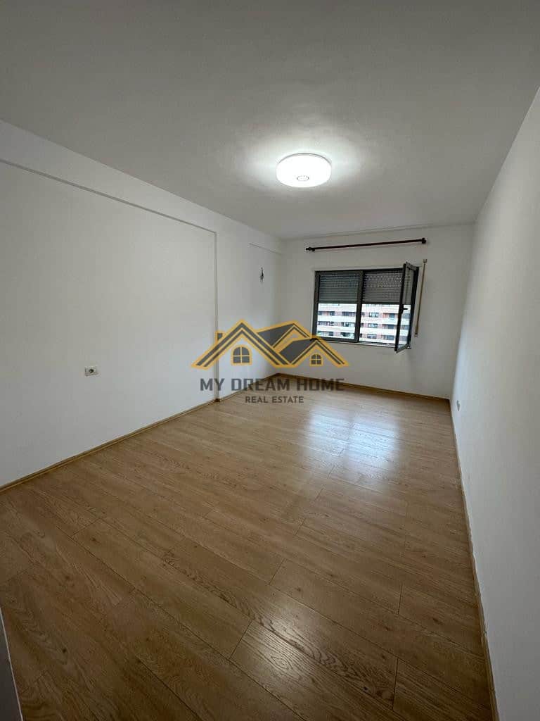 SHITET APARTAMENT 2+1+2 NE QENDER DURRESIT 2