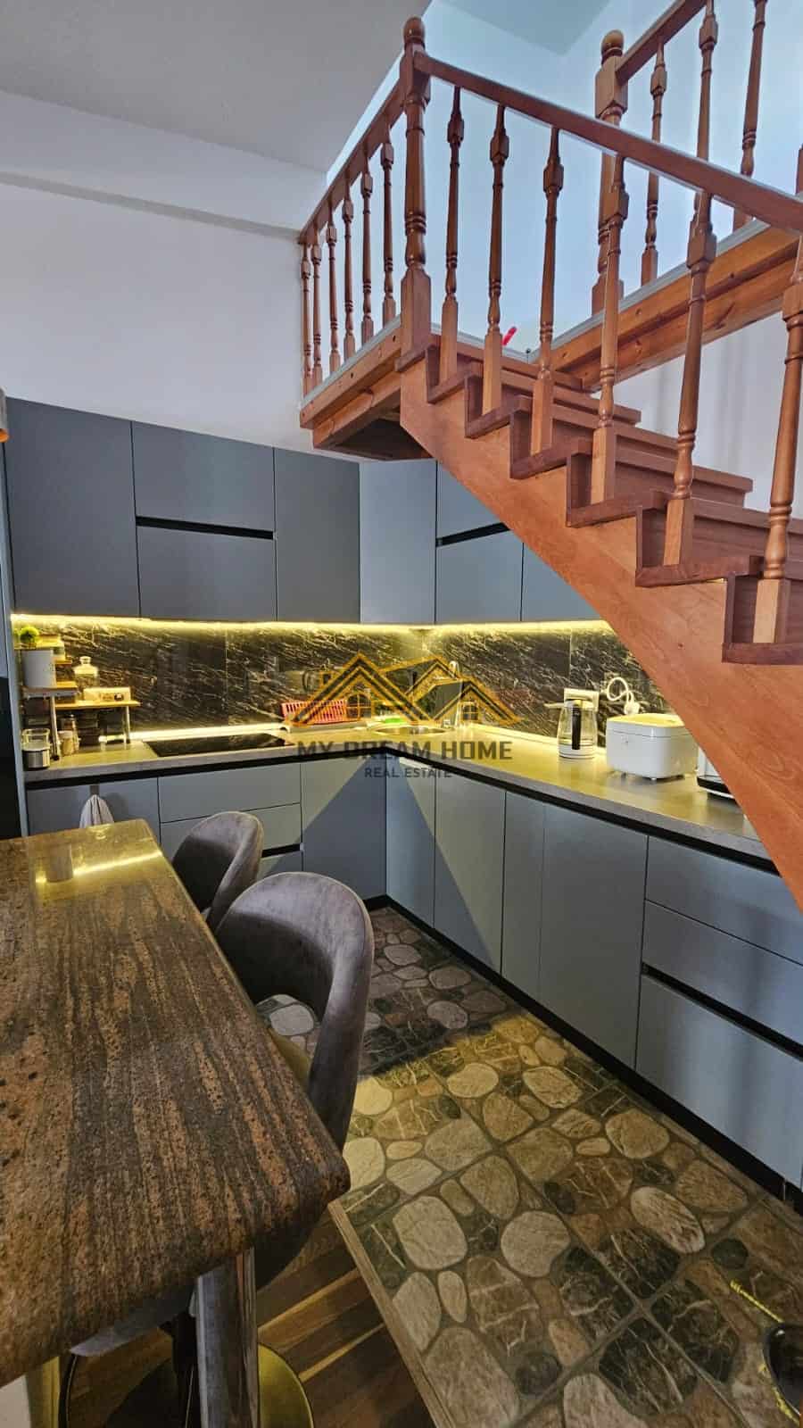 SHITET APARTAMENT NE GOLEM 2+1 POSTE PARKIMI, SHUME PRANE DETIT !!