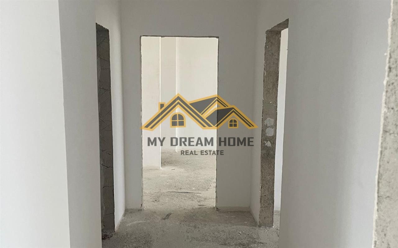 Shitet, Apartament 3+1+3+Verand, Ish Rajoni, Durres! 4