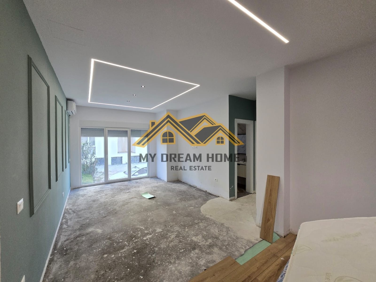 Apartament 2+1+2 Për Shitje në Golem!