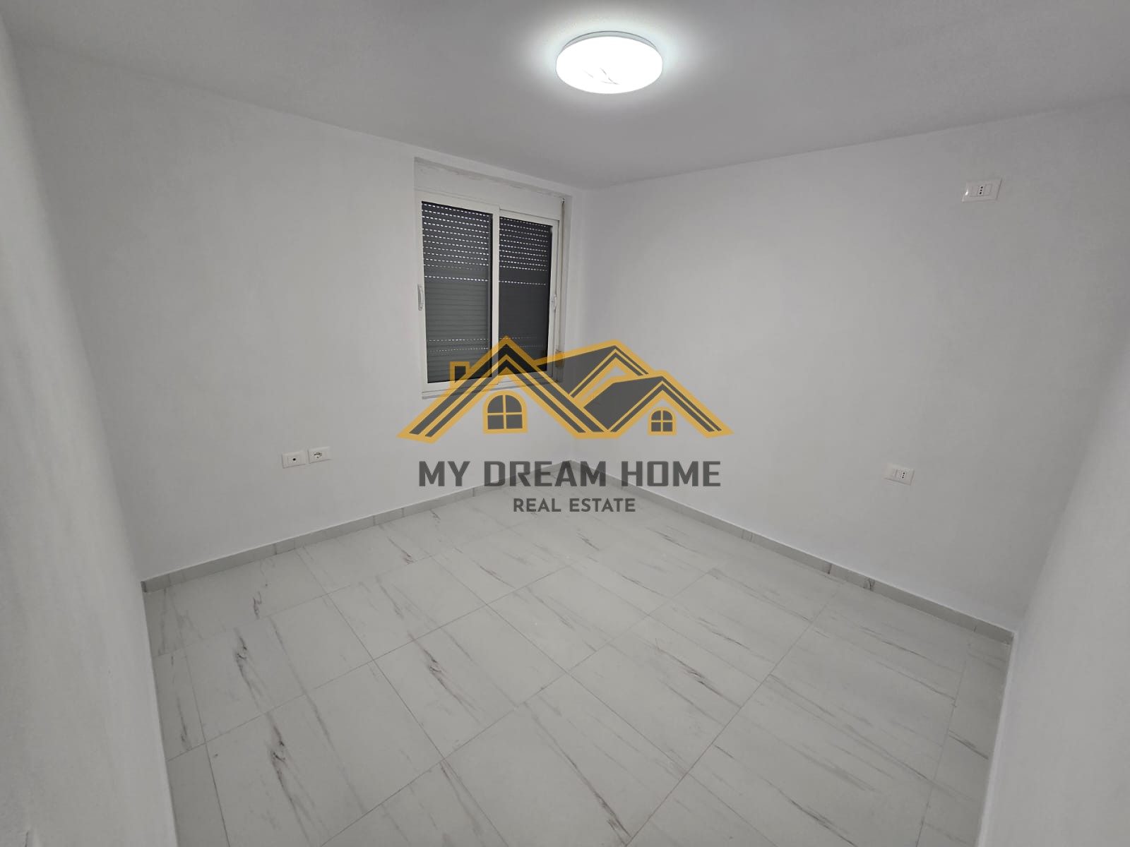 Shitet , Shtëpi Private 2-katëshe , Lagjja Re ,Durres